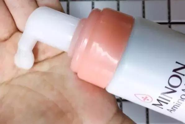 大家都不知道洗脸用什么洗最好,不知道怎么让自己洗脸