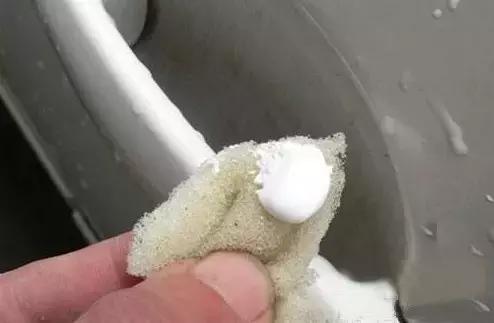 爱车有轻微划痕怎么处理,爱车有轻微的擦痕怎么办