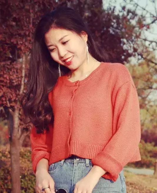 开着宝马的女生视频,开宝马的女人自拍