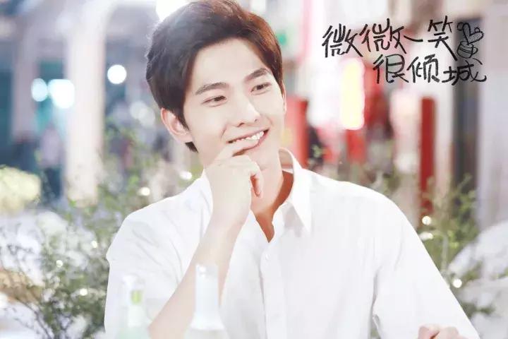 男人拍照不会笑怎么办,男人拍照不露脸