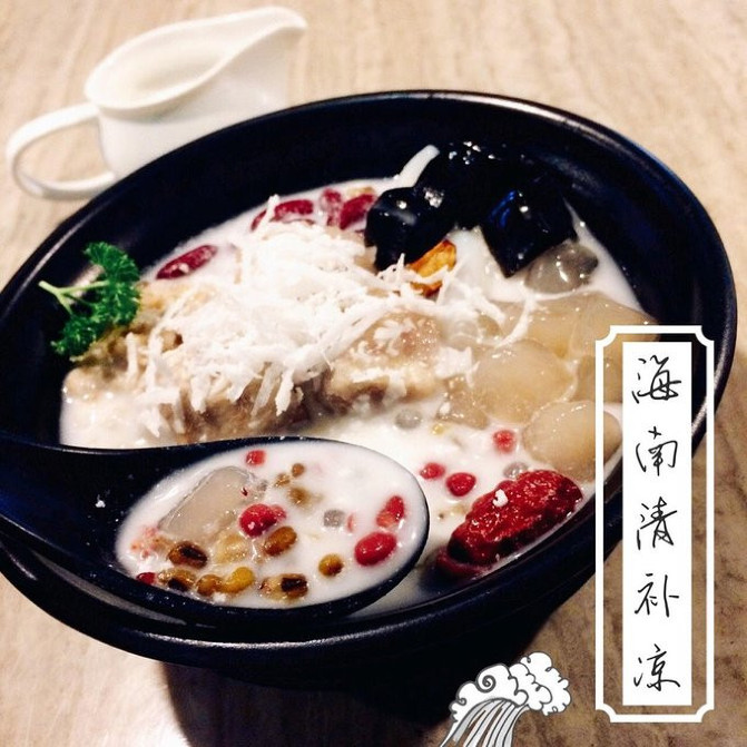 邂逅美丽椰城海口自由行攻略,海南岛自驾游摘椰子