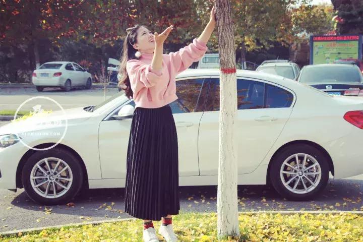 开着宝马的女生视频,开宝马的女人自拍