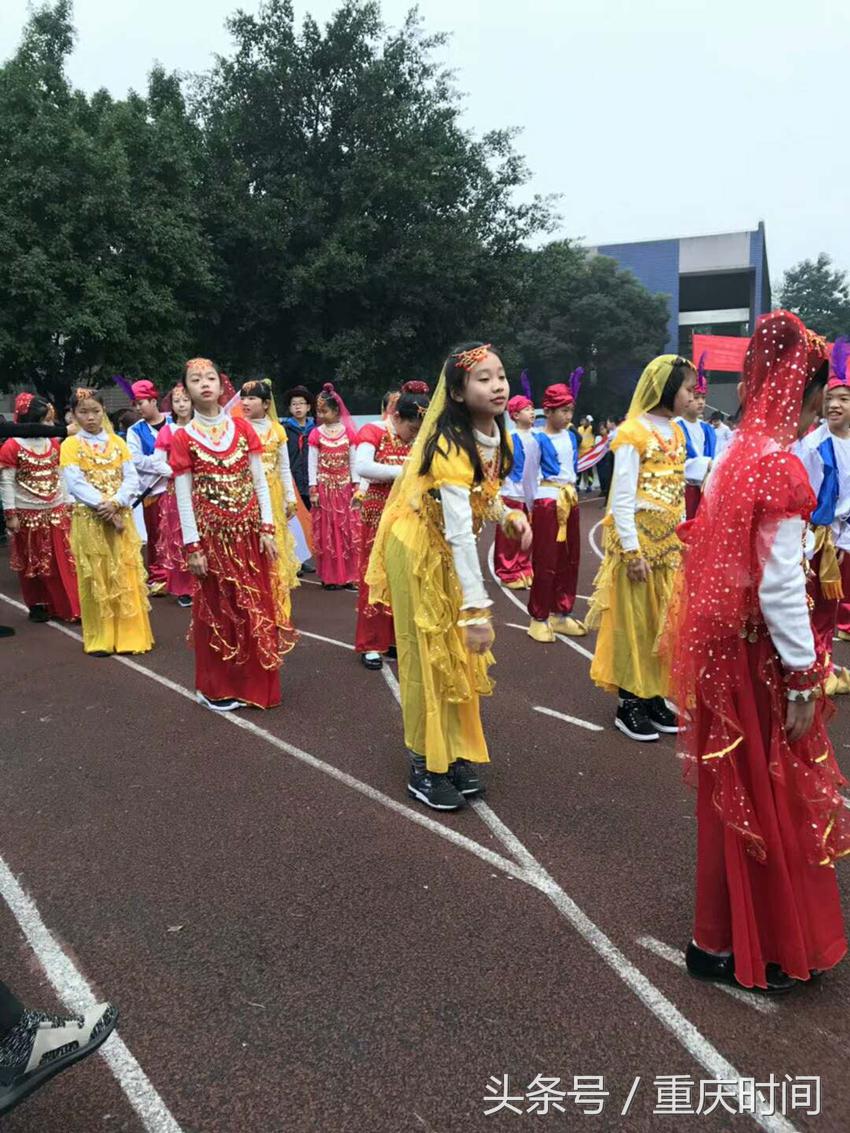 小学生运动会入场展示创意小火车,一年级行进式入场式创意表演