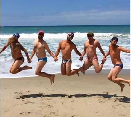 王源敷面膜照片,王源代言馥蕾诗面膜