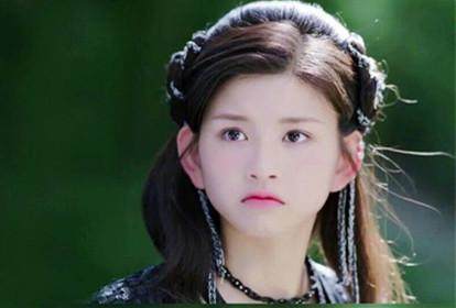 鹿晗择天记白衣造型,林思意择天记小黑龙吃东西