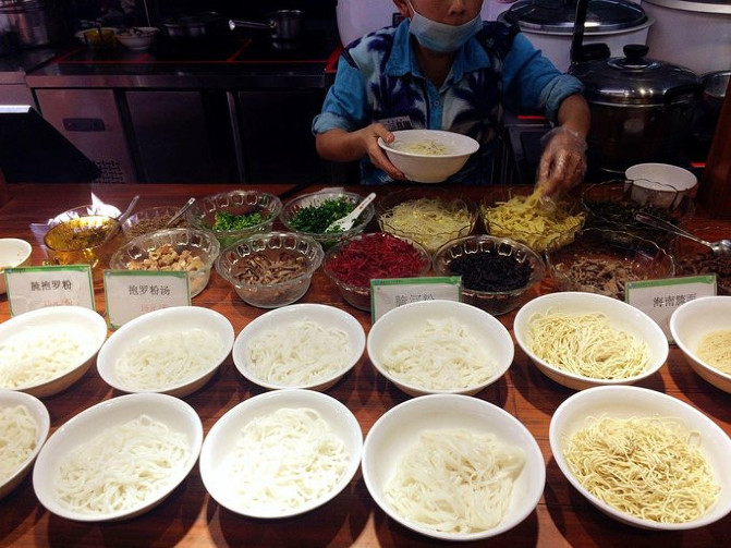 邂逅美丽椰城海口自由行攻略,海南岛自驾游摘椰子