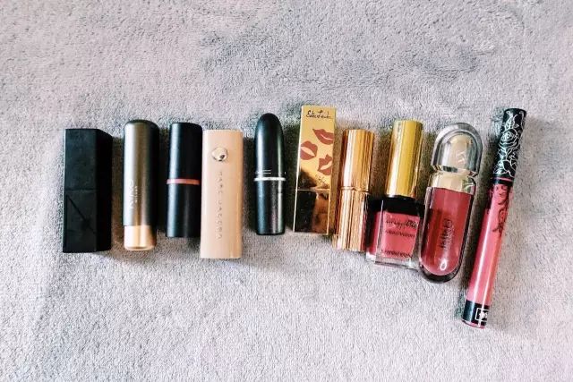 何以解忧点墨妆容,何以解忧唯有香水