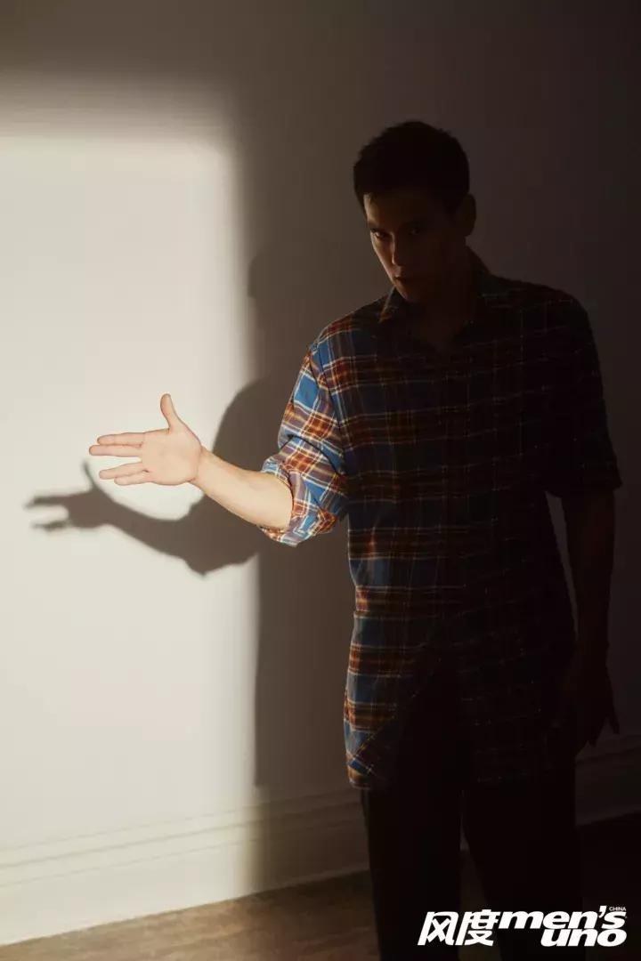 男人拍照不会笑怎么办,男人拍照不露脸