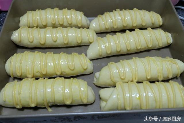 奶油毛毛虫面包松软香甜超好吃,奶油毛毛虫面包