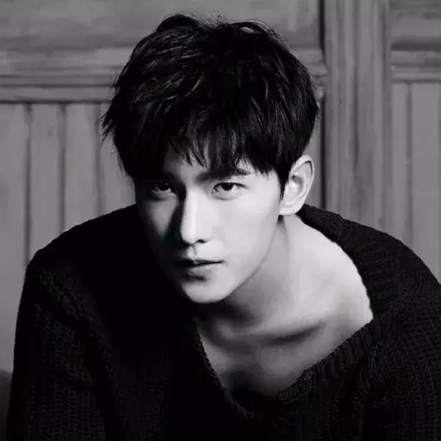 男人拍照不会笑怎么办,男人拍照不露脸