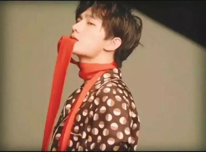 男人拍照不会笑怎么办,男人拍照不露脸