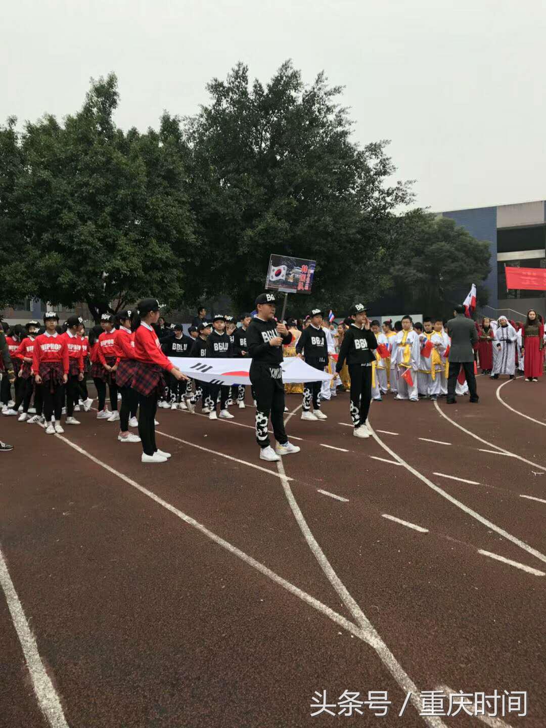 小学生运动会入场展示创意小火车,一年级行进式入场式创意表演