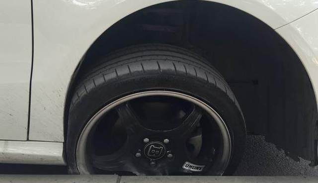 奔驰被特斯拉撞,奔驰特斯拉相撞奔驰车主