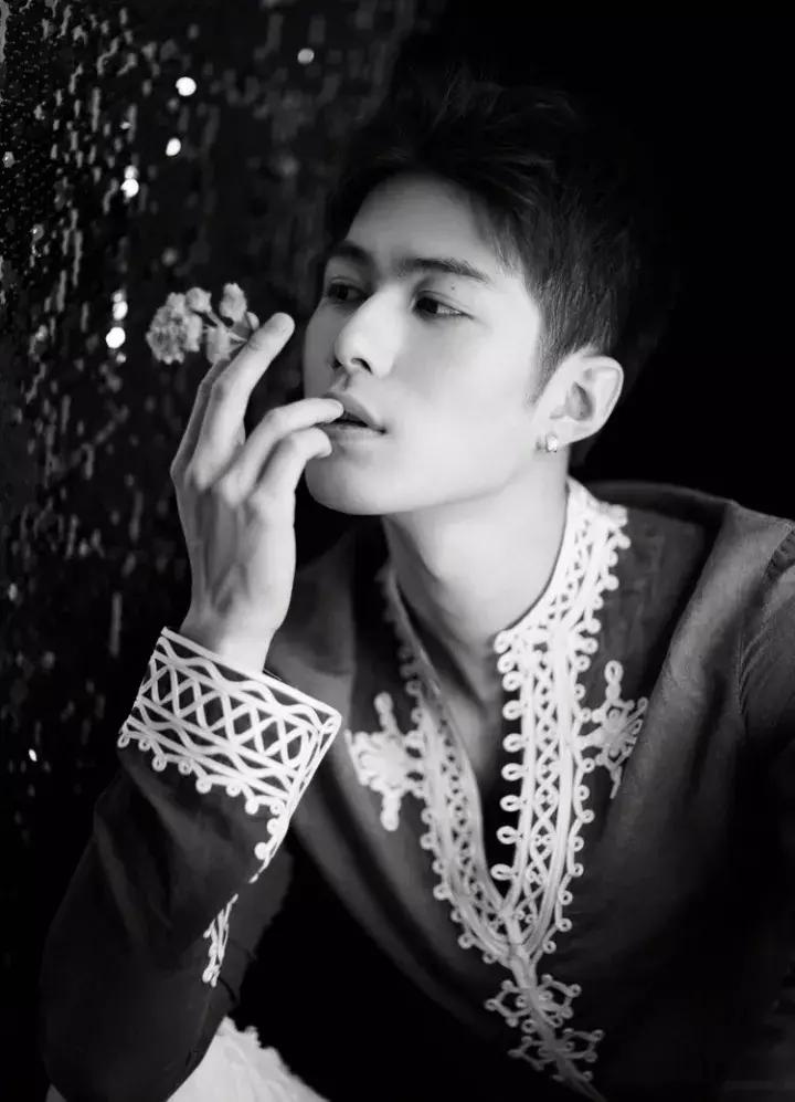 男人拍照不会笑怎么办,男人拍照不露脸