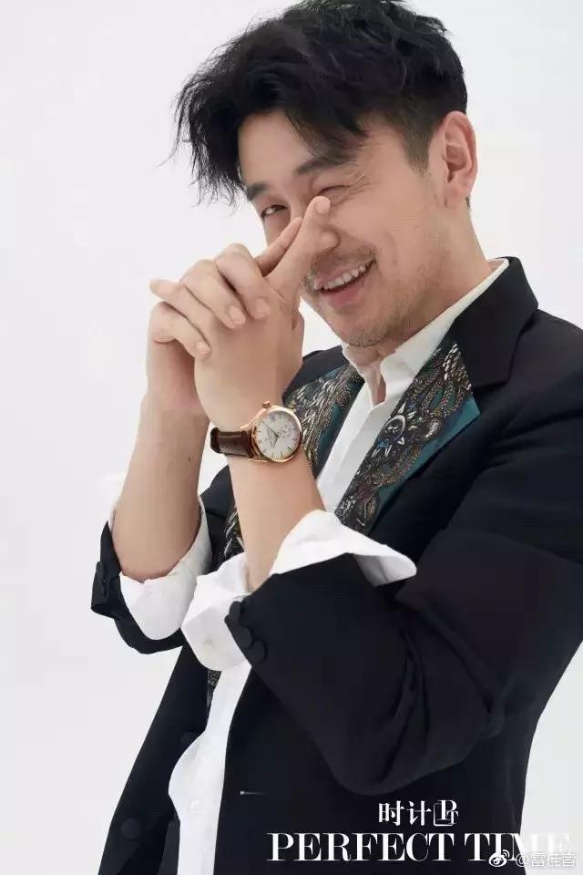 男人拍照不会笑怎么办,男人拍照不露脸