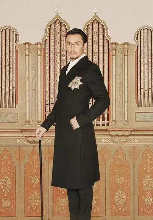 男人拍照不会笑怎么办,男人拍照不露脸