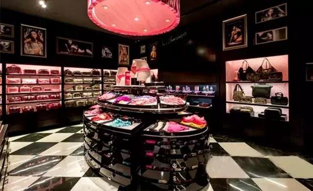 奚梦瑶为什么在维密秀上摔跤,分析维密秀上奚梦瑶摔倒事件