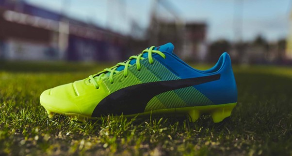 如何选择一款适合自己的足球鞋,哪款足球鞋好
