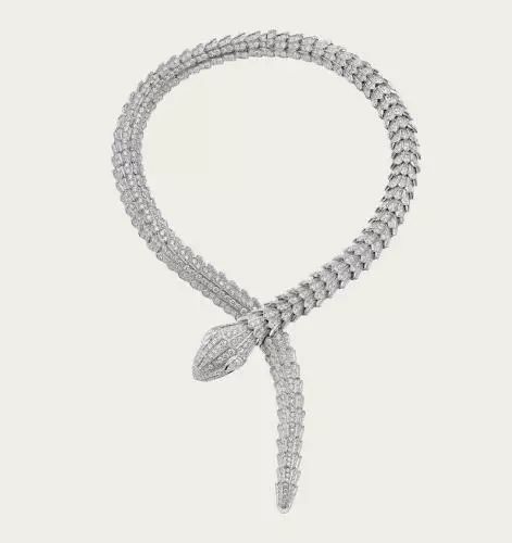 圣诞节礼物送礼攻略2021,圣诞节过了送礼给女朋友好吗