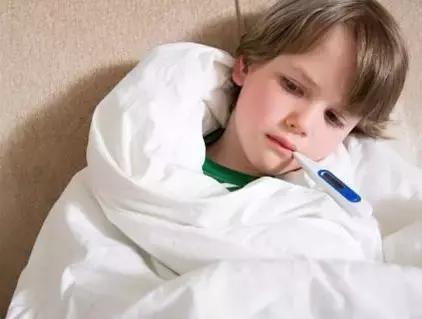 孩子发烧快速退烧方法穴位,孩子发烧怎么办简单正确的退烧法