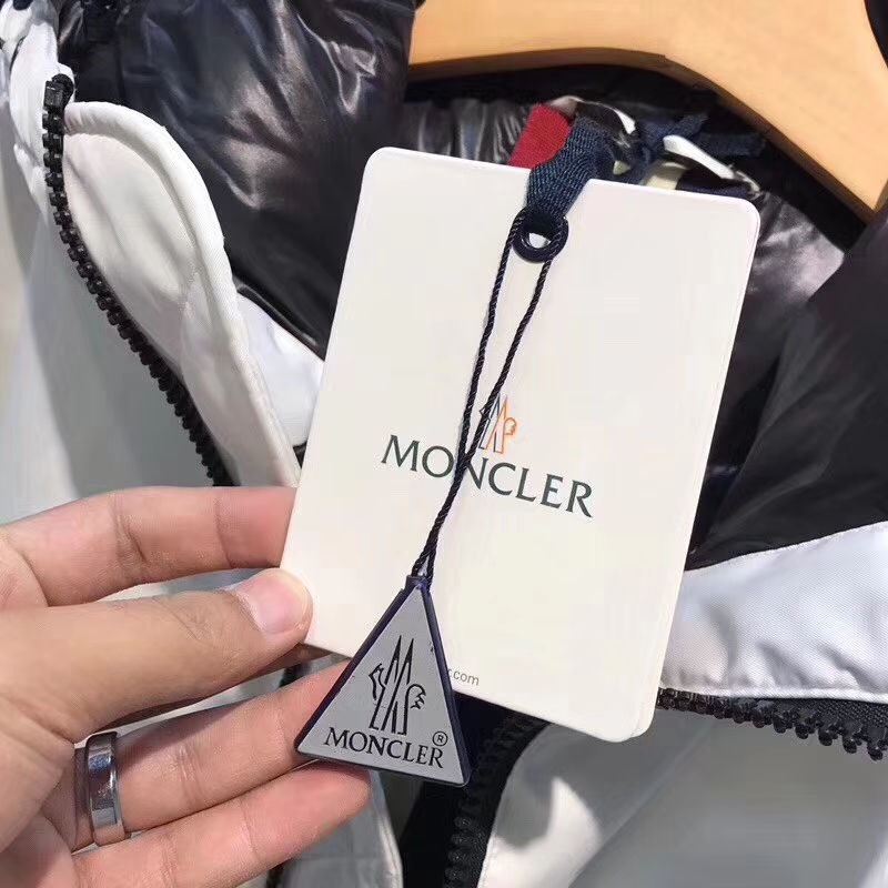 moncler和offwhite联名羽绒服,比moncler还高级的羽绒服