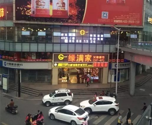 川王府餐厅,曾经的成都大白鲨海鲜自助餐厅