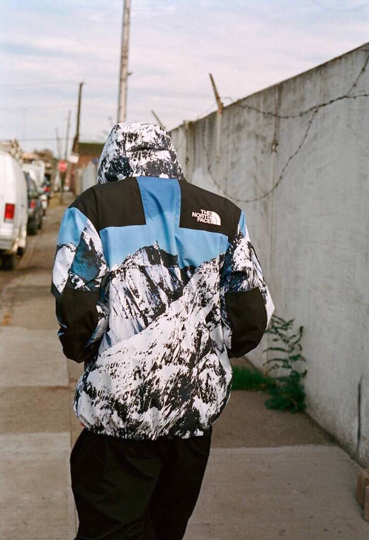 supremexthenorthface冲锋衣多少钱,supremexthenorthface联名雪山羽绒服