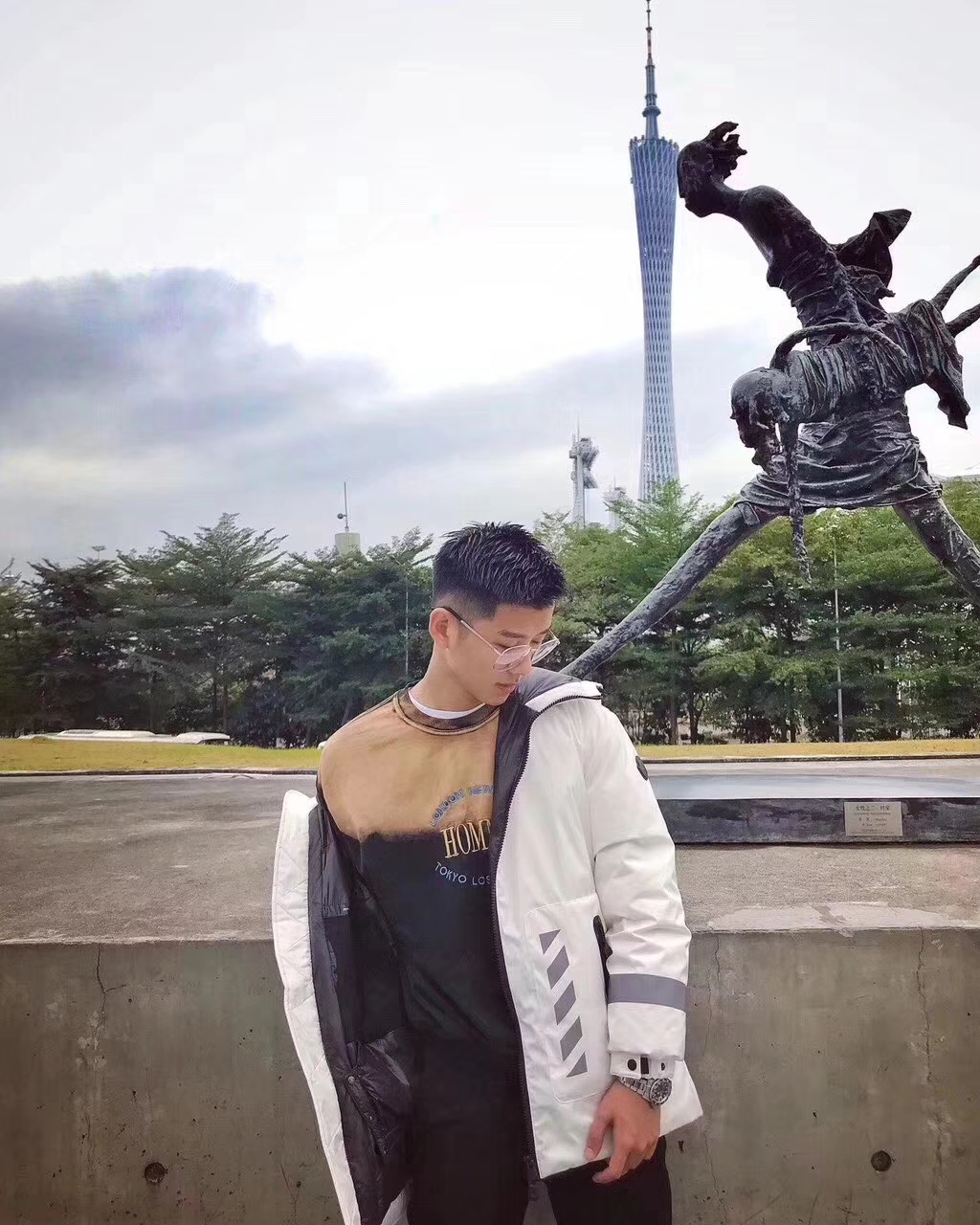 moncler和offwhite联名羽绒服,比moncler还高级的羽绒服