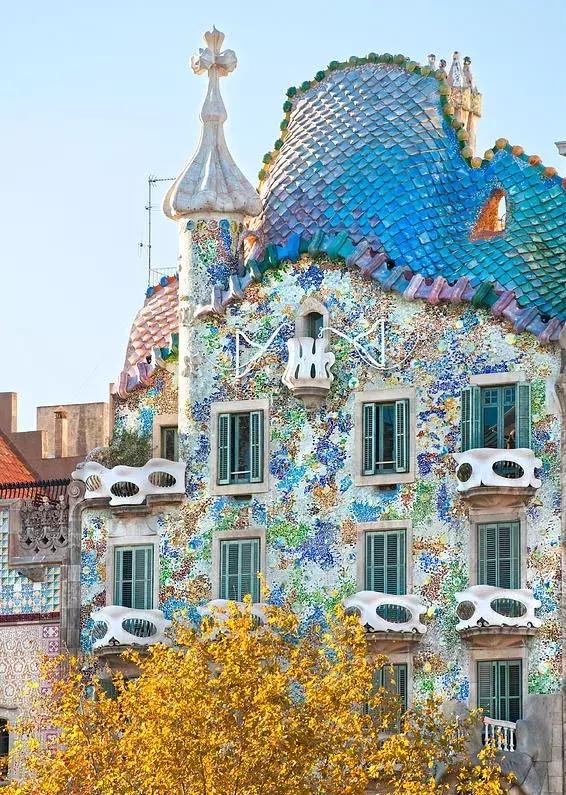 教堂为什么华丽,教堂一般都是什么颜色