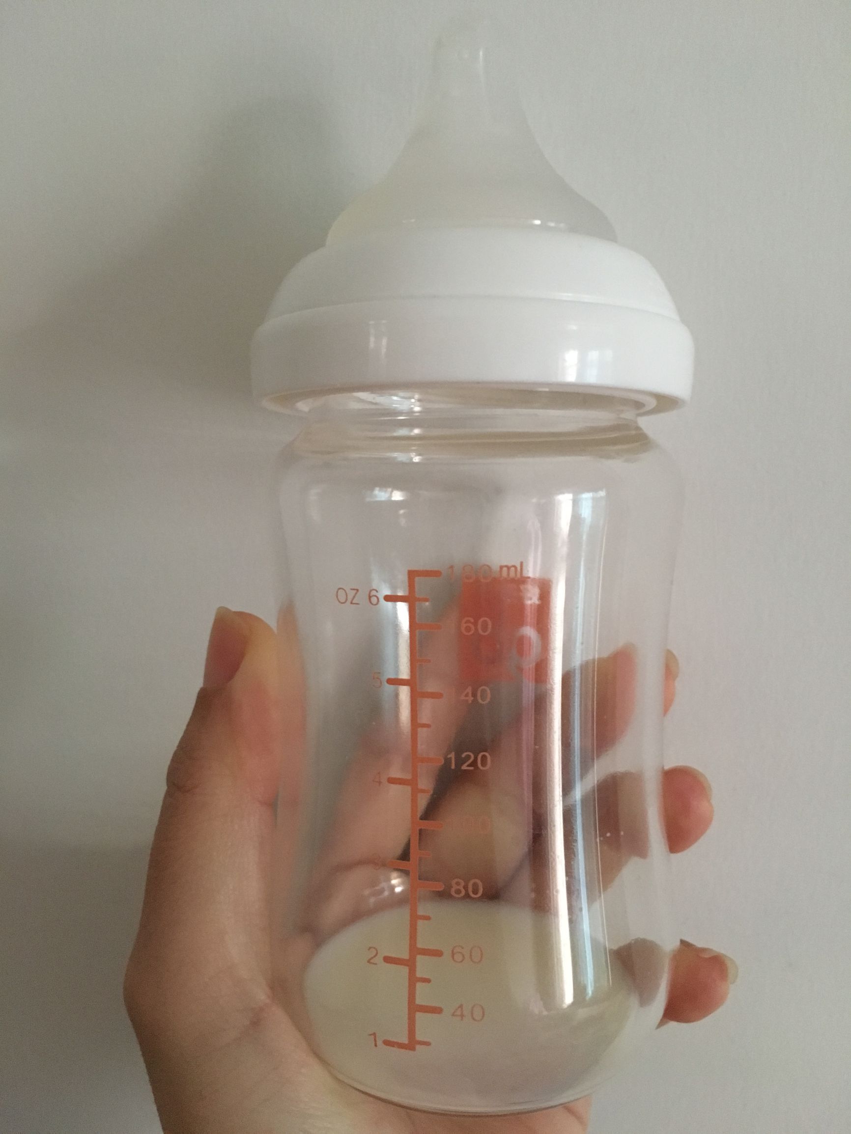 刚出生的婴儿奶瓶怎么选,婴儿奶瓶推荐0-6个月选多少毫升