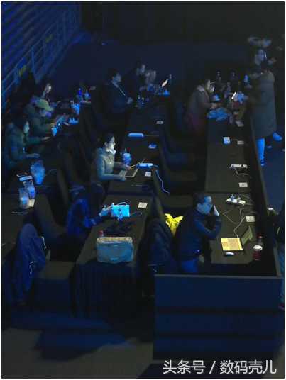 参加荣耀发布会,参加荣耀100发布会