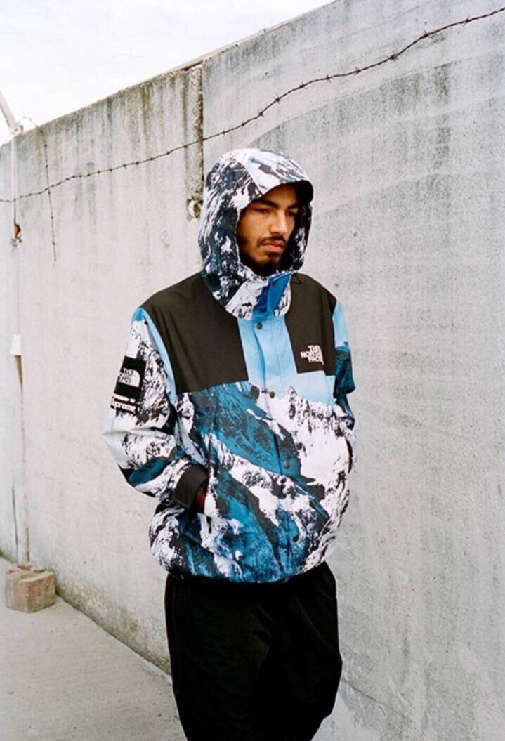 supremexthenorthface冲锋衣多少钱,supremexthenorthface联名雪山羽绒服
