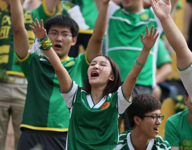 服了！留洋小将窒息防守令葡超豪门一脸无奈，网友：要回中超了