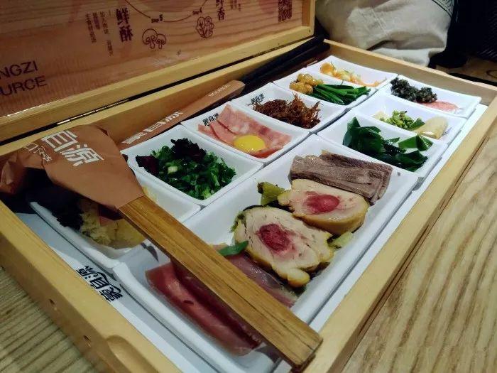 一口米线一口肉酱,一口米线一口醋
