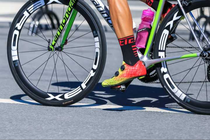 骑车感觉脚疼怎么回事,骑车脚内侧疼是怎么回事