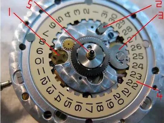 手表时间刻度掉了怎么修,天梭手表如何调日期