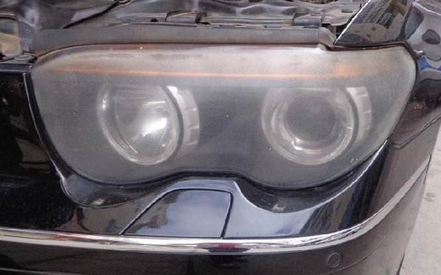 大灯发黄清洗实测小妙招,大灯老化模糊如何修复