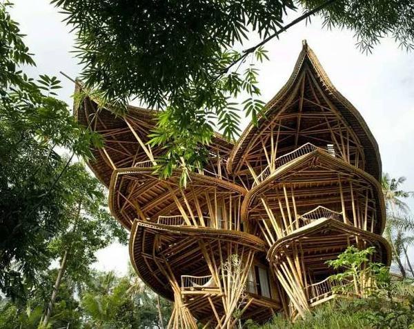 蓝梦岛是巴厘岛的一座离岛，媲美马代的风景，发现不一样的印尼