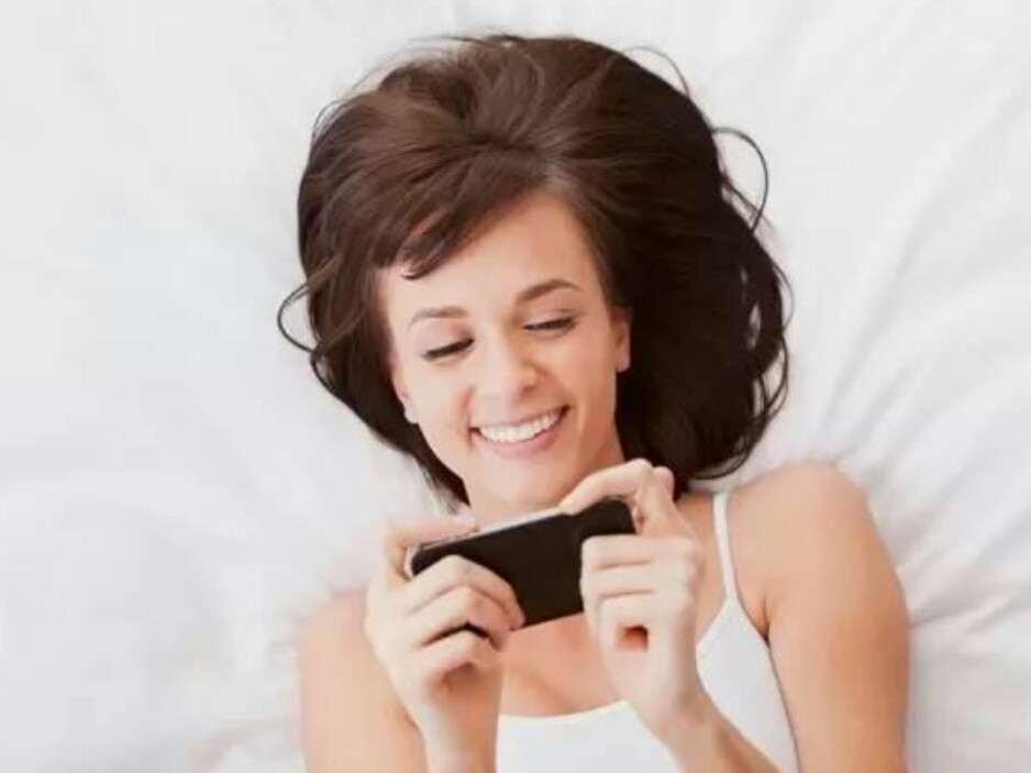 孕期玩手机有防辐射的方法吗,孕期玩手机胎儿笨吗