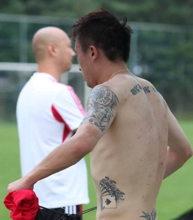 中国足球运动员纹身,球可以输但气质要到位