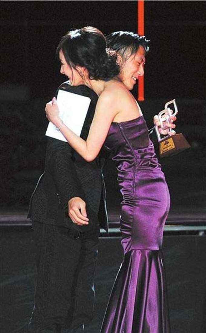 杨幂颁奖典礼落泪,杨幂颁奖落泪