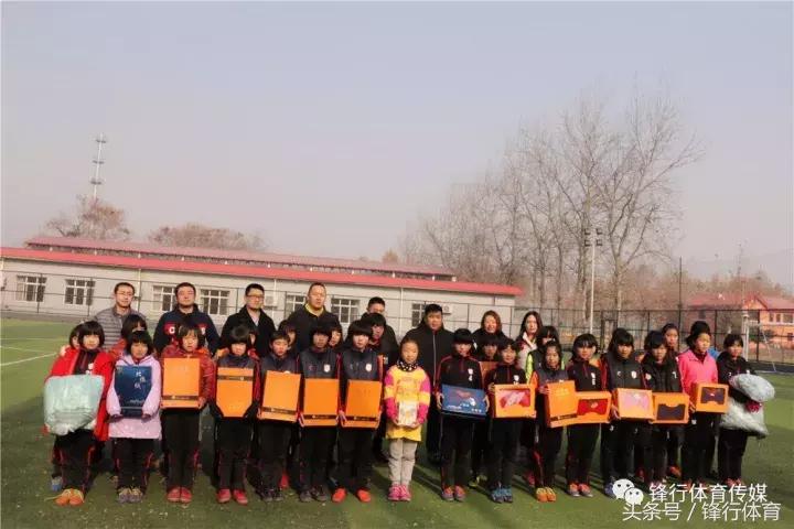 橙色蜗牛走进精英博爱小学传递河北足球爱心正能量