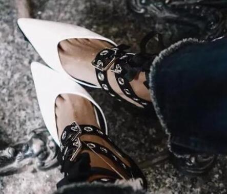 尖头鞋有必要买大一码吗,斜尖头鞋和正尖头鞋怎么区分