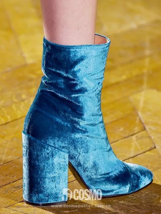 时髦办｜看厌了基础款丝绒短靴的我还能作什么妖？
