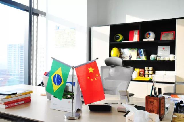 新疆孩子的足球梦,蒲城孩子的足球梦