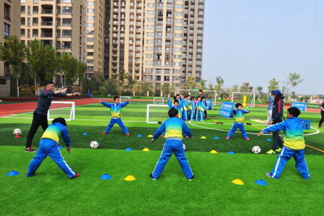 新疆孩子的足球梦,蒲城孩子的足球梦