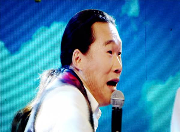 坑！翠霞游戏“陷黑洞”？帅！荧屏又见“四天王”！