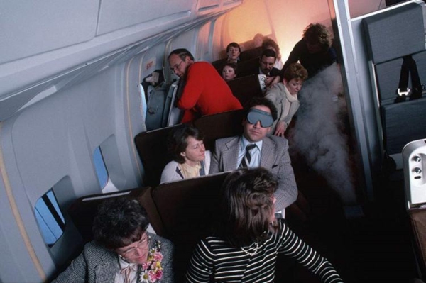 飞机紧急撤离乘务员流程,紧急撤离飞机