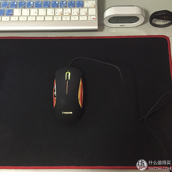 照片还是那个苍姐姐,但陪撸的鼠标却更”色”了I-ROCKSIM6幻彩翼评测,附苍姐签名照