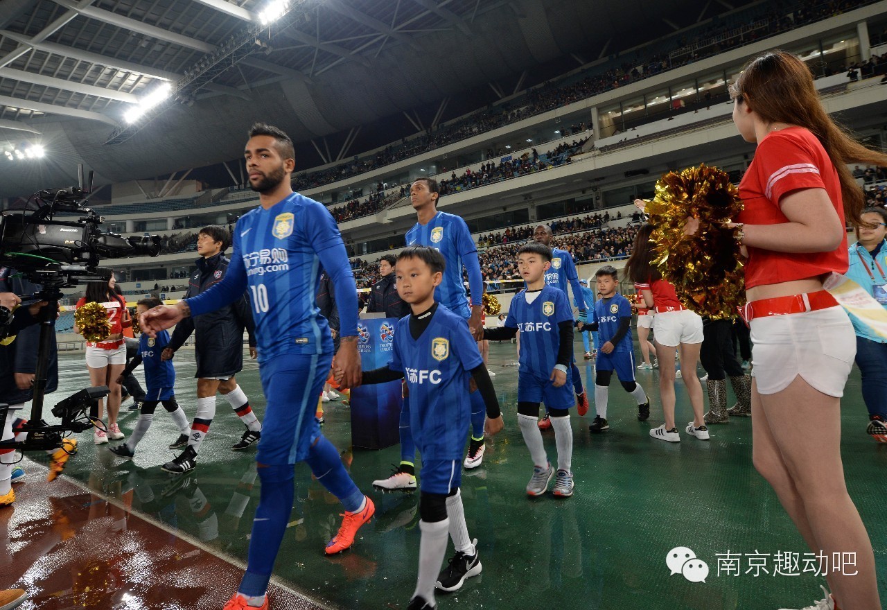 风雨无阻，苏宁小球童自信上岗！然而上岗前居然发生了这样的事